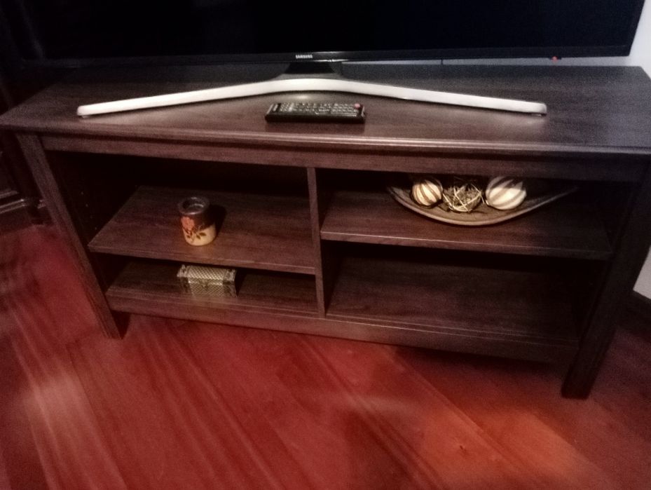 Móvel de TV em madeira