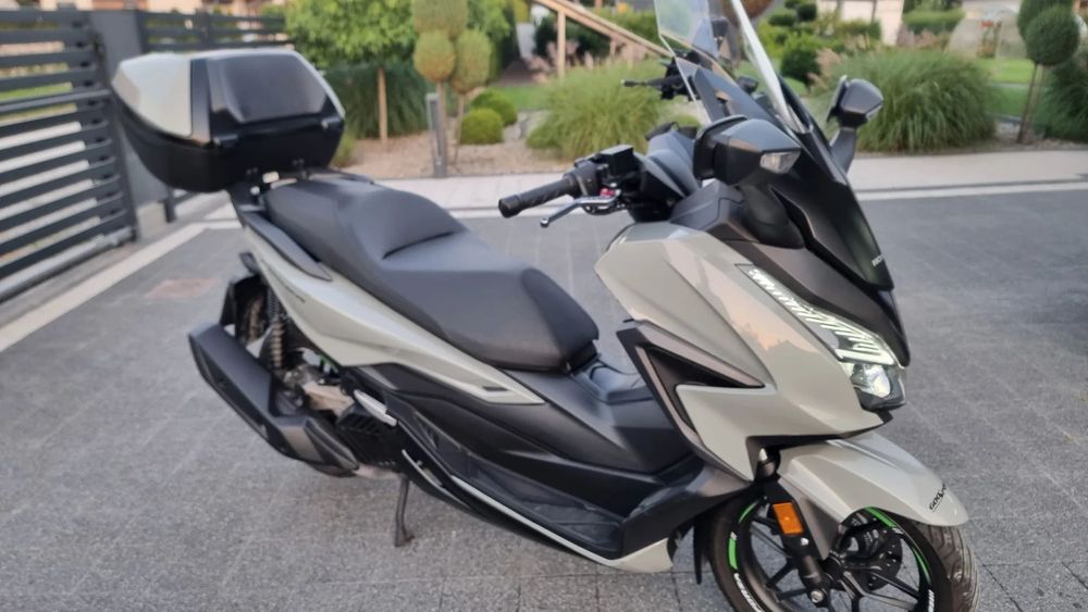 Honda NSS Skuter Honda FORZA 125 max doposażona kufer,kamery,szyba super stan
