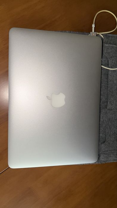 MacBook Air 13" 2017 / 8GB / 128GB SSD / Родная коробка / Идеальный