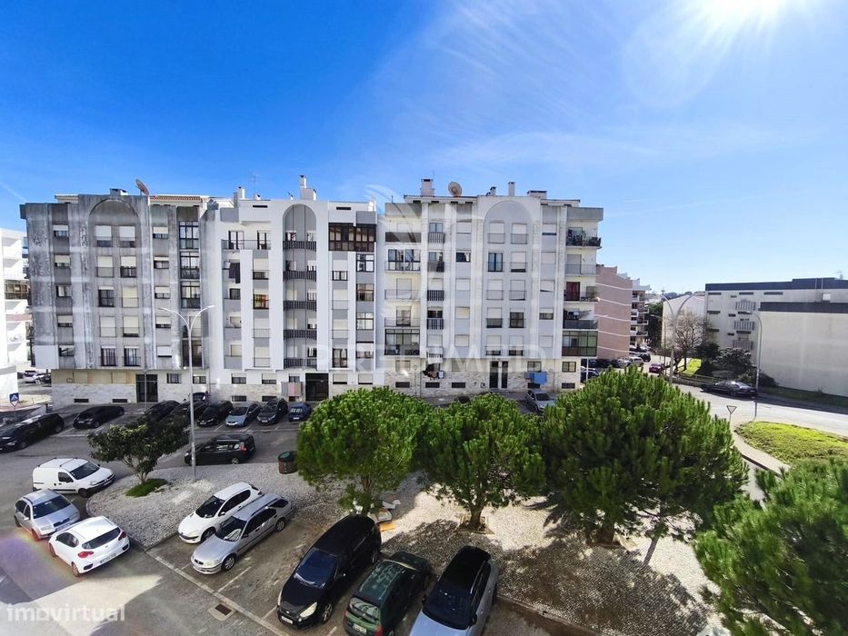 Apt T3 com 131 m², Varandas e Arrecadação | Avenida Via Láctea, nº...