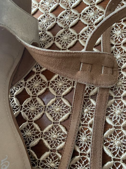 Sandały na koturnie , boho . Stare złoto . Roz 39