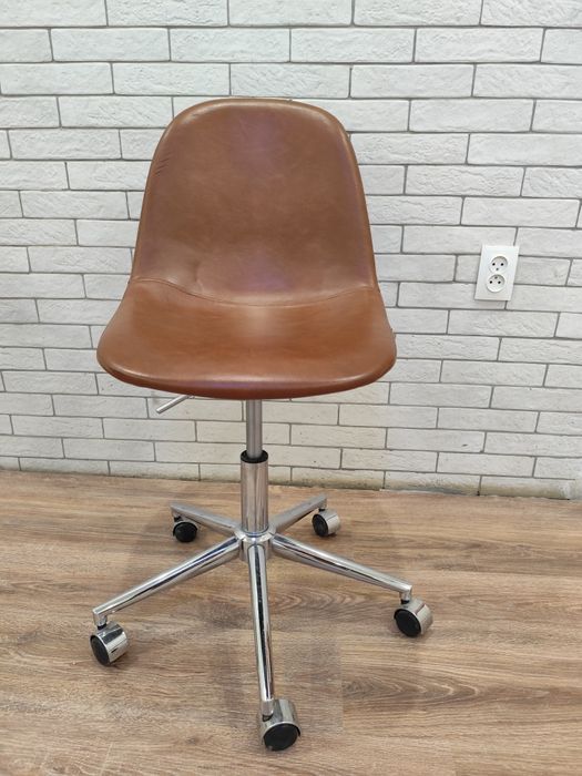 Продам стілець .для облаштування комп'ютерного місця.