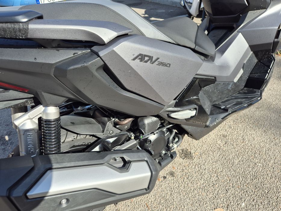 Scooter Honda Adv350