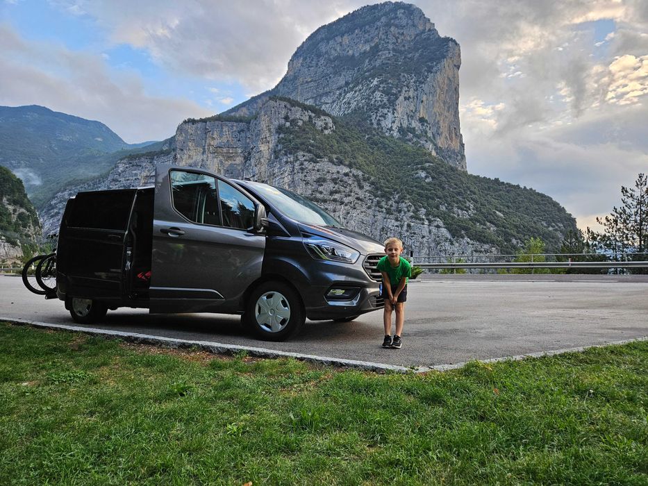 Wynajem busa | Wypożyczalnia BUS | 9 osób | Ford Transit Custom