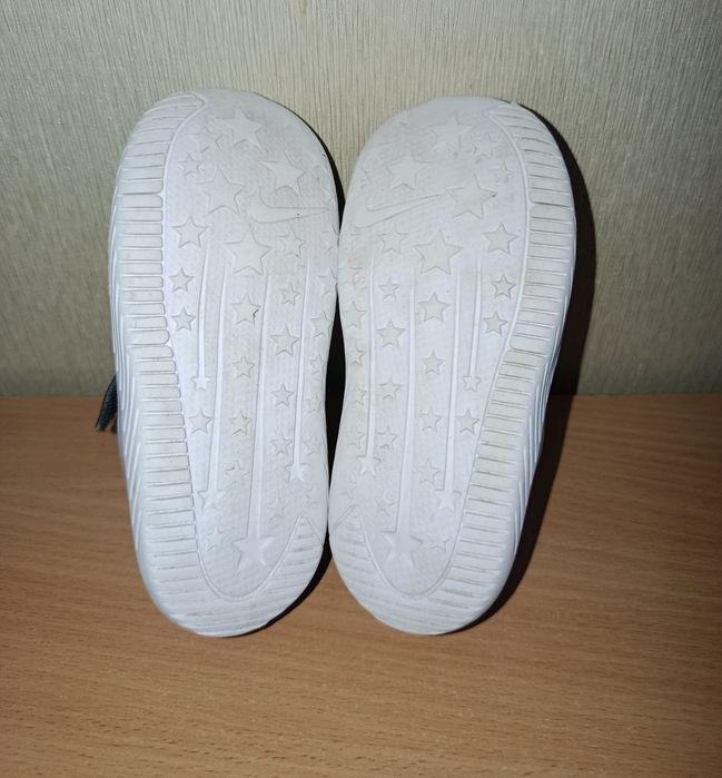 Кросівки фірми Nike 25 розміру