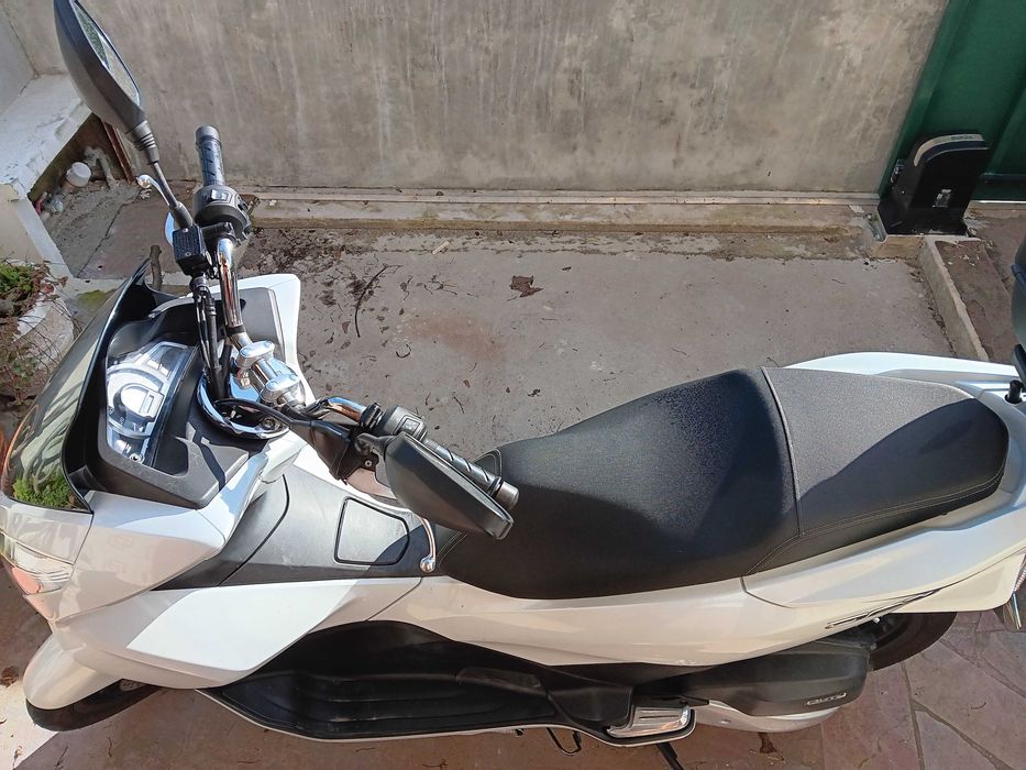 Honda PCX 125 económica e sem acidentes