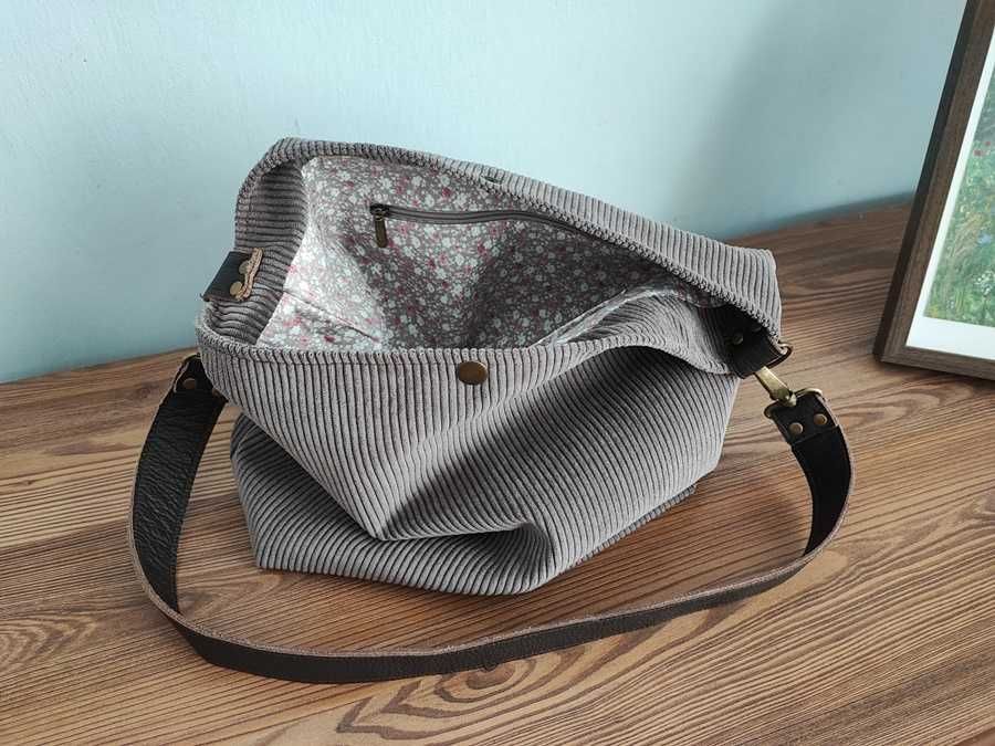Sztruksowa torba worek w stylu hobo