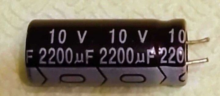 Конденсатор 10V 2200 mF 

EJICON