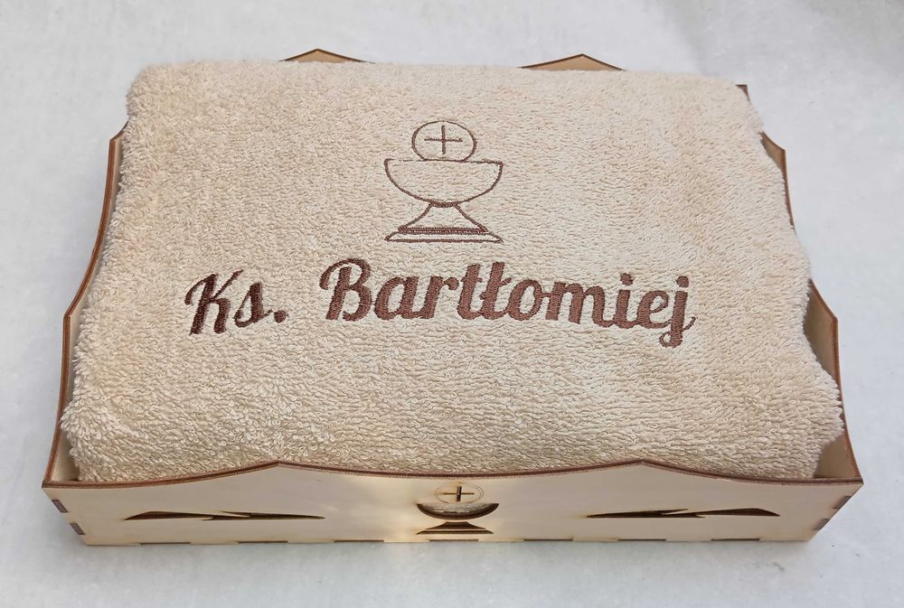 Ręcznik 100x50 550 Z Pudełkiem Haft Dla Osoby Duchownej Podziękowanie