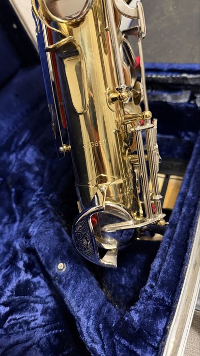 Saxofone alto da marca Amati Kraslice