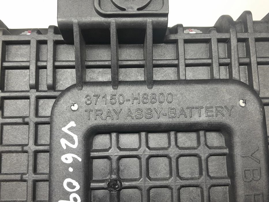 Base / caixa da bateria KIA Stonic (YB)