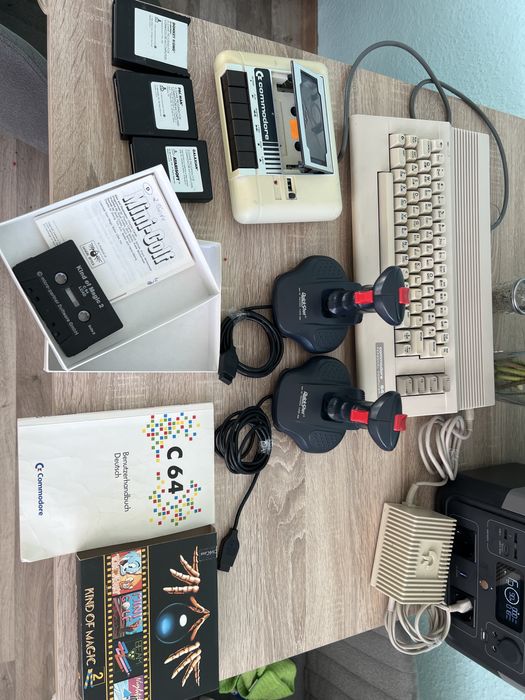 #1737 commodore c64 datasette quickschot joystick pac man zestaw