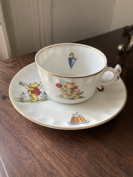 Várias peças de porcelana fina