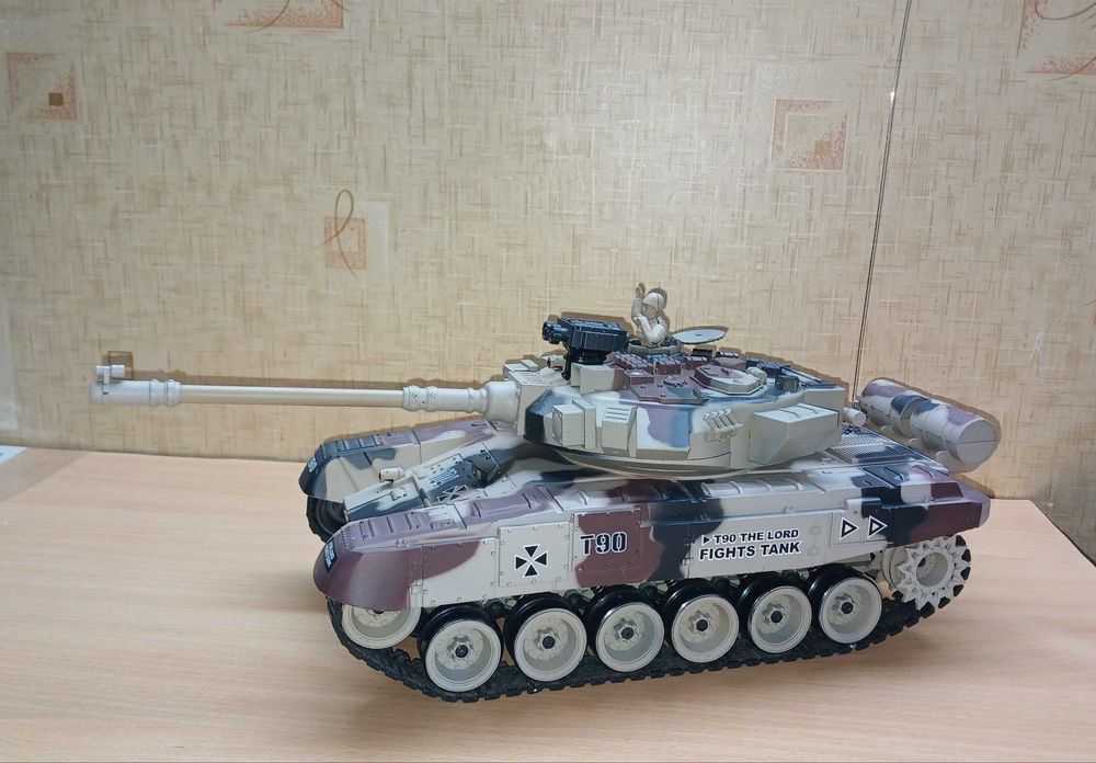 Танк на радиоуправлении стреляющий T-90  1:20