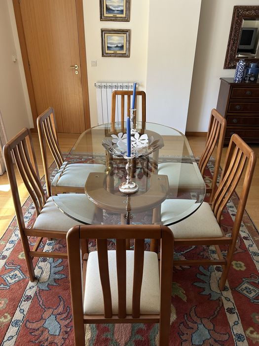 Mesa e cadeira de sala de jantar