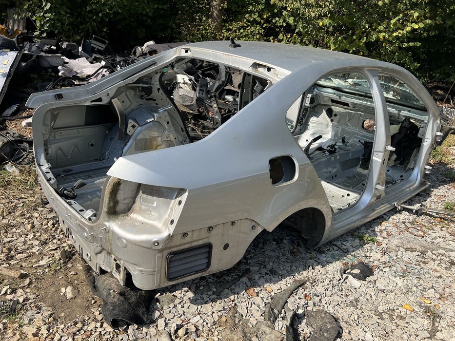 Четверть поріг лонжерон криша кузов OCTAVIA A7 ліфтбек октавіа а7