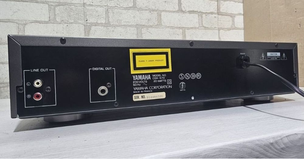 Програвач CD дисків YAMAHA CDX-560/570 CD-R/CD-RW, б/у з Німеччини