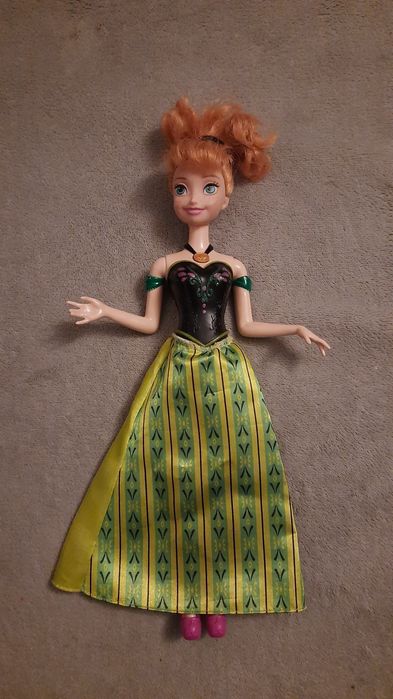 Śpiewająca lalka księżniczka Anna