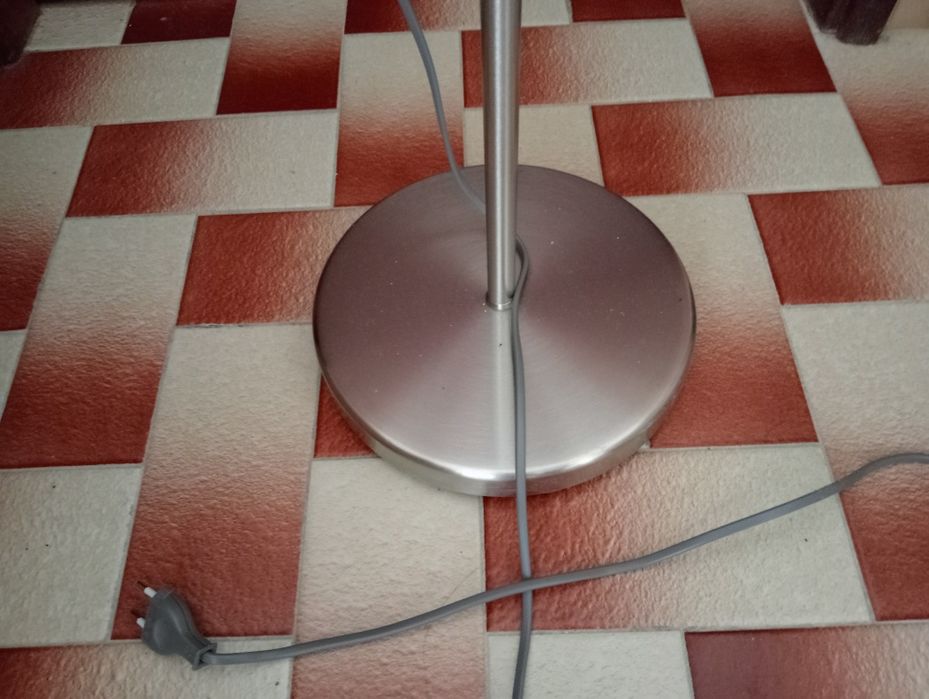 Candeeiro de pé...