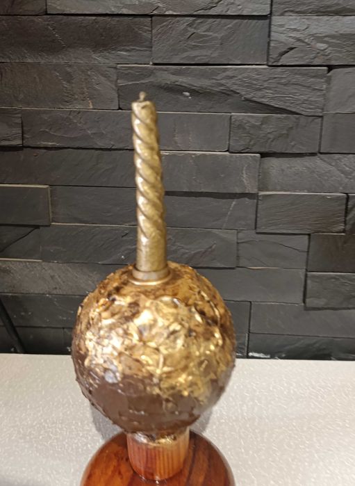 Bricolage Castiçal, base e pé em madeira, corpo em cerâmica c/ vela