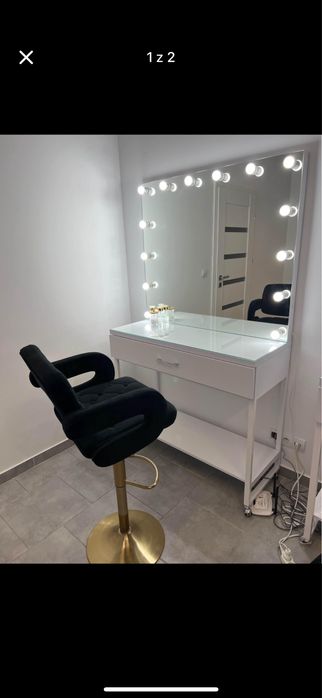 Toaletka kosmetyczna duża z bialym krzesłem w stylu glamour