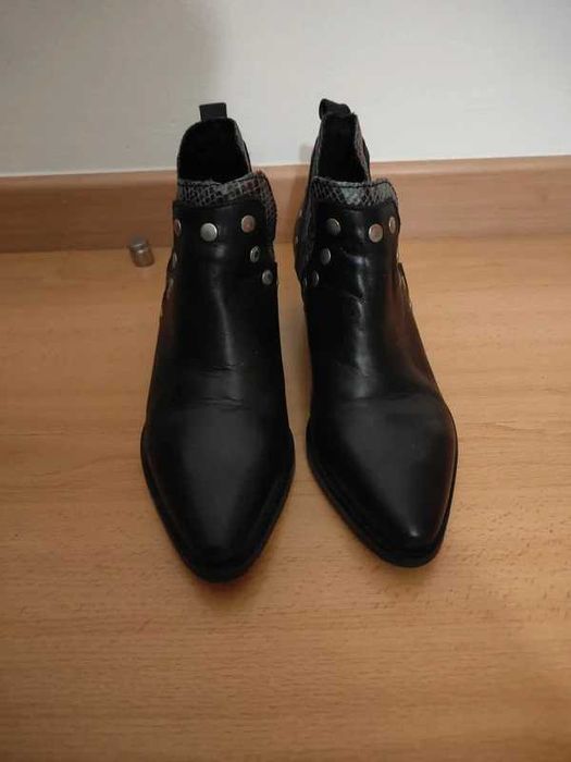 Botins de pele pretos da marca Foreva n.38