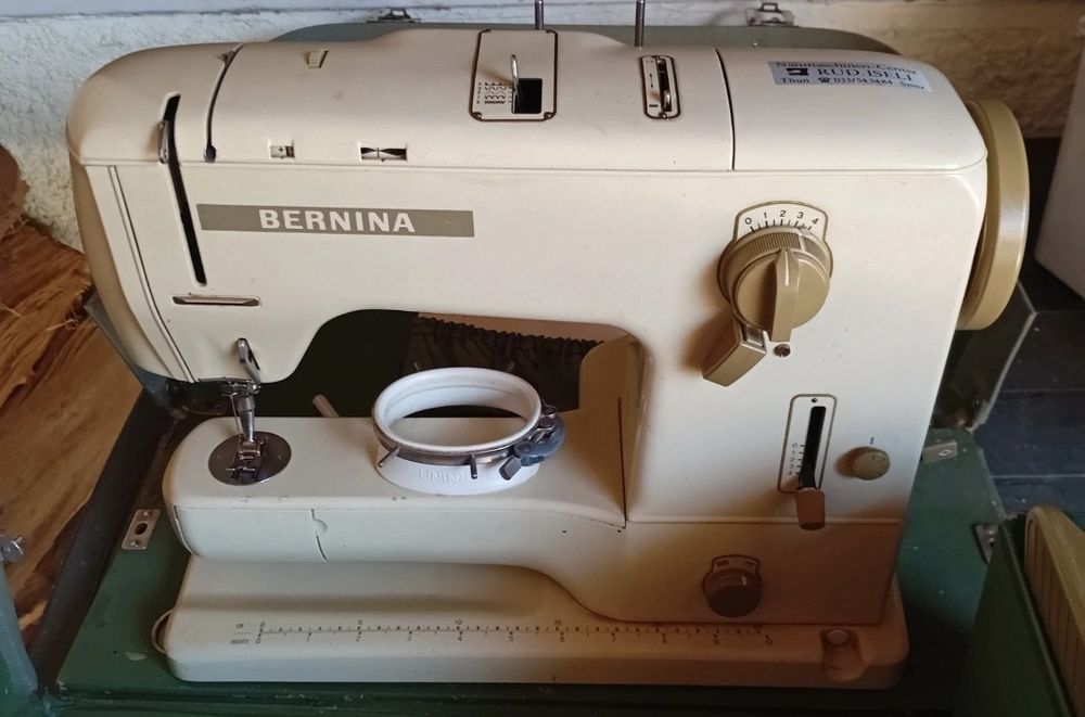 Máquina de costura Bernina 731 Marca de Luxo Suíça ( Ler Descrição)
NÃO FUNCIONA