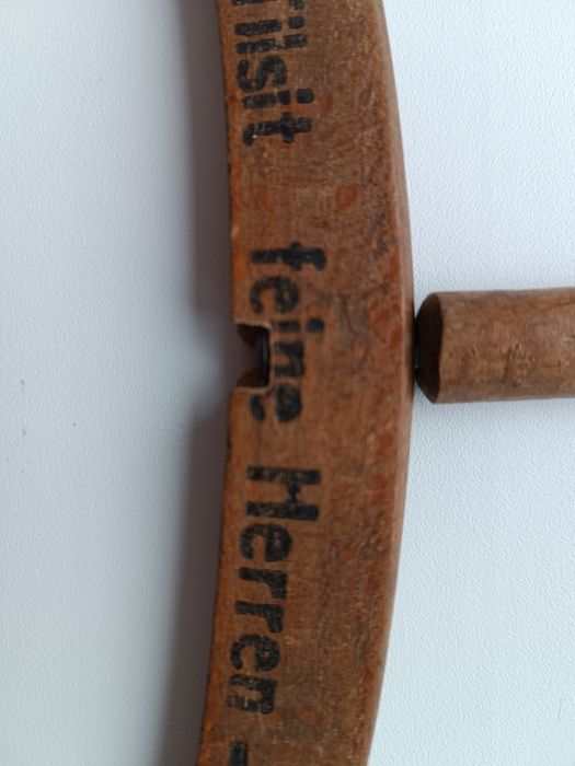 Тремпель дерев'яний, старовинний.