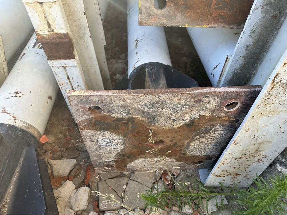 Słup stalowy  fi 330 konstrukcja hali słupy rura