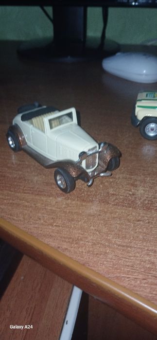 Колеционие машинки 2 шт 175грн с олх