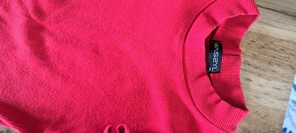 Sukienka czerwona prążek wassyl rozmiar m/l
Polecam serdecznie Możliwy