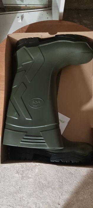 Sprzedam gumowe buty rozmiar 45