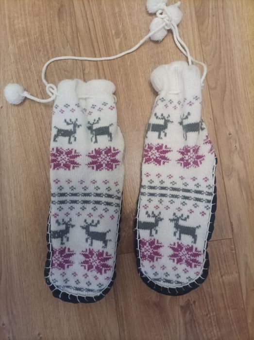 Ciepłe skarpety z podeszwą antypoślizgową świateczne rozm 39-41