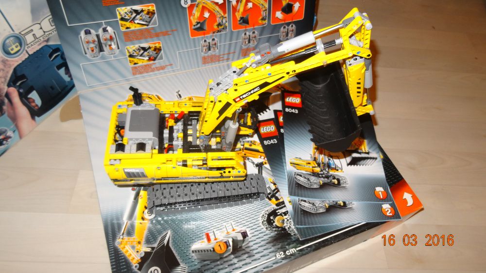 Lego Technic 8043 - Motorized Excavator - 2010r