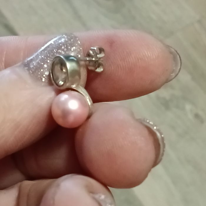 Одна серебряная серёжка с розовым жемчугом!