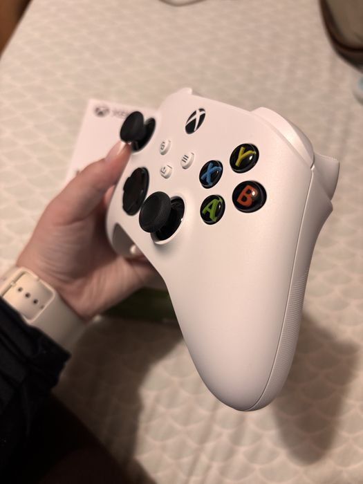 Xbox Wireless Controller – Robot White (White)64740901531779121