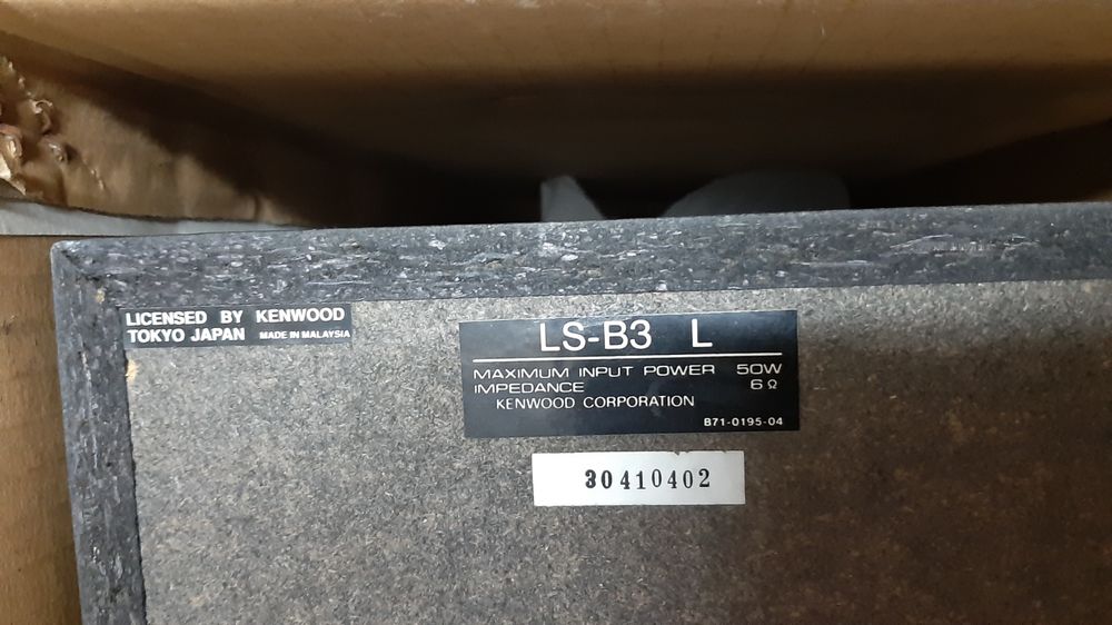 2 colunas de som japonesas