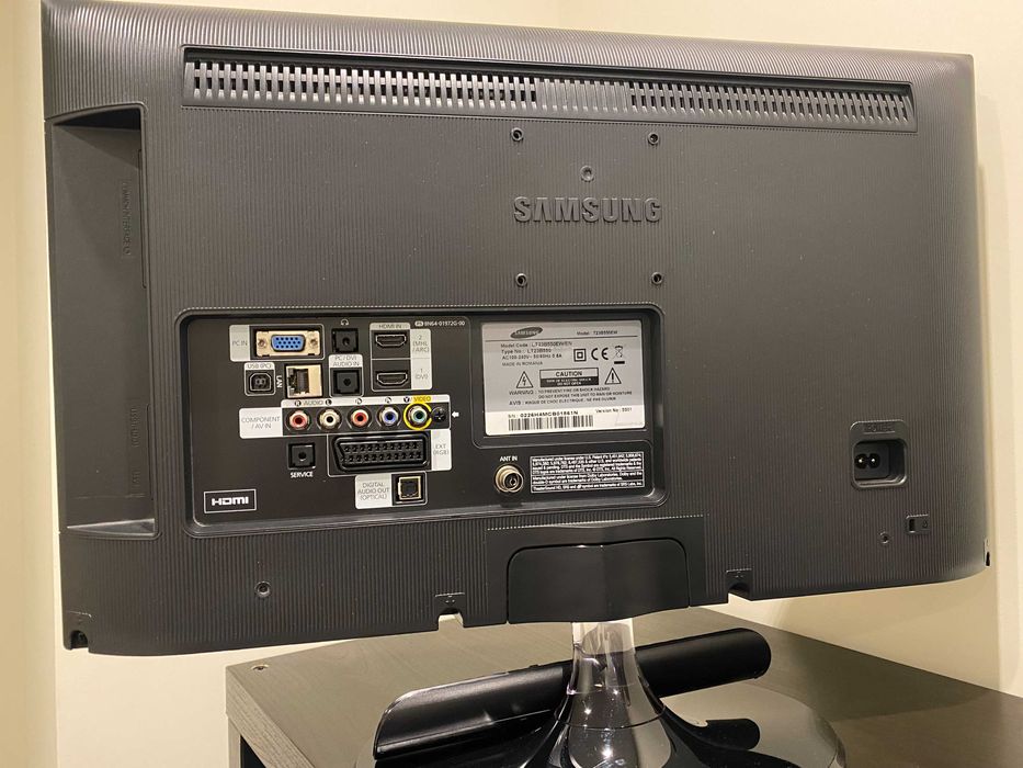 Samsung 23"novo com comando, base e apoio de parede