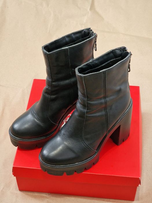 Чорні шкіряні ботильйони на високих підборах і платформі, 36р