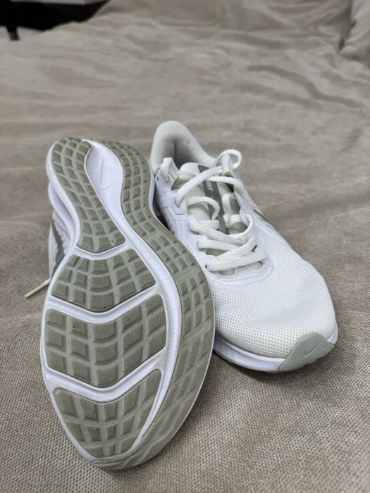 Кросівки бігові/в зал Nike білі