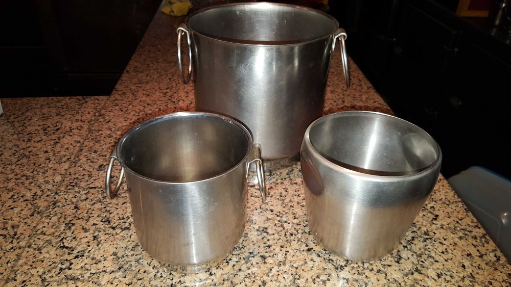 Baldes para gelo em inox - Suporte pé alto inox com frapé grande - Cestos para o pão