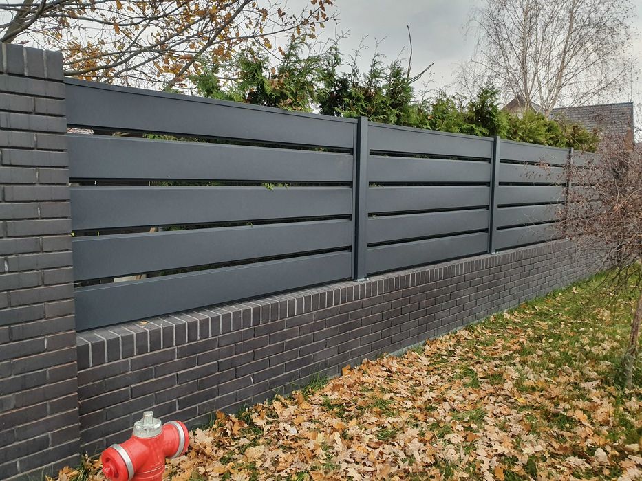 Ogrodzenie metalowe panelowe. Ogrodzenia nowoczesne + montaż