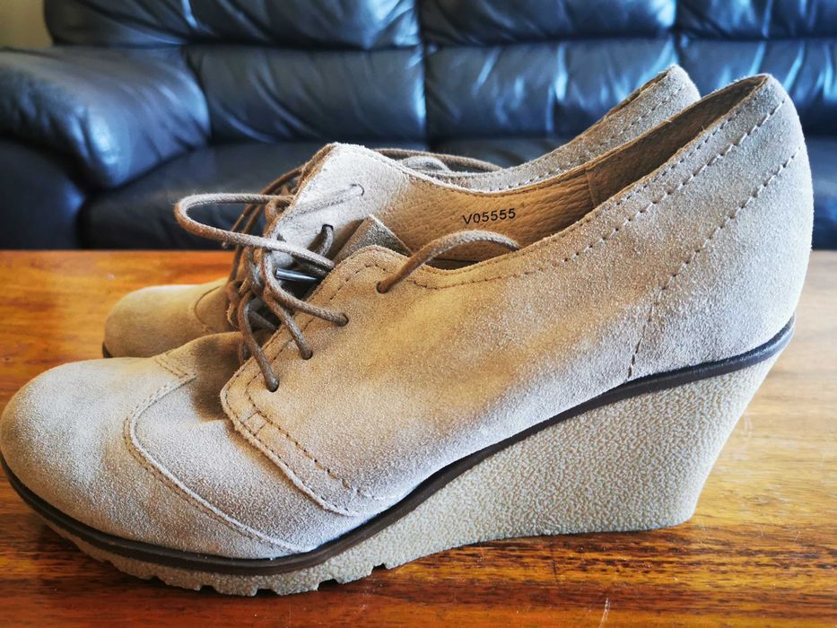 Buty zamszowe ESPRIT rozmiar 40