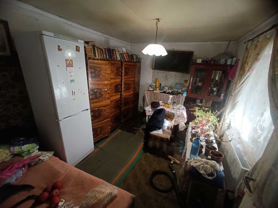 3-х кімнатний будинок 71 кв.м., житловий стан, 6.5 соток, гараж підвал