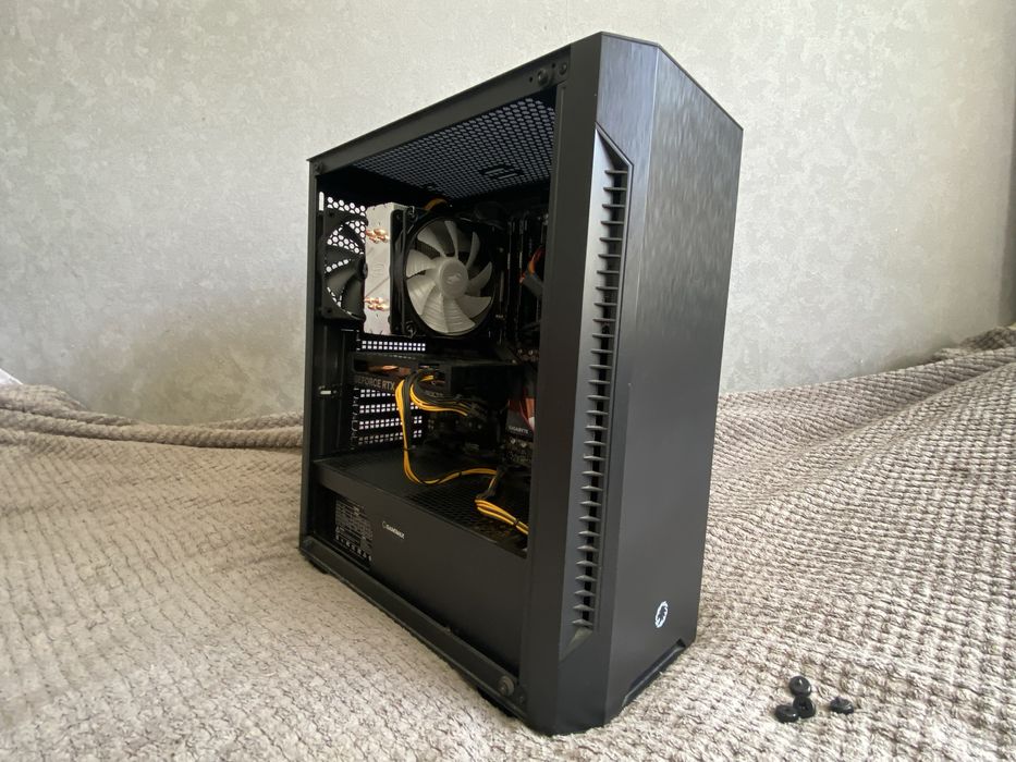 Комп'ютер на Intel Core i7-9700KF, Gigabyte RTX 4060 8GB, 32Gb RAM
