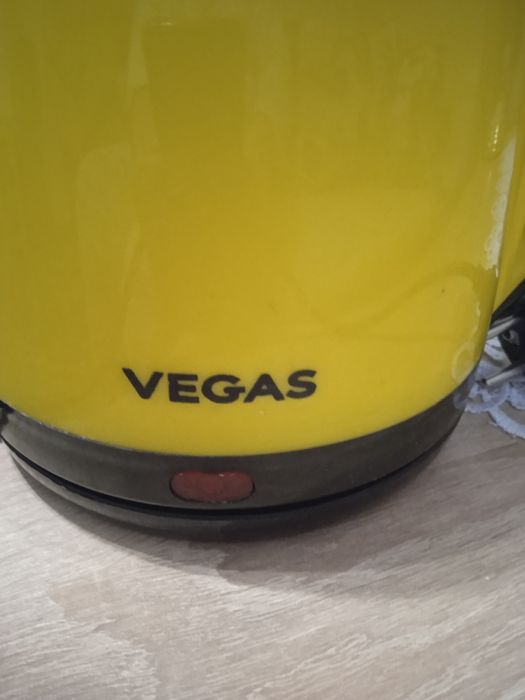 Продам бу жовтий чайник Неробочий Вегас