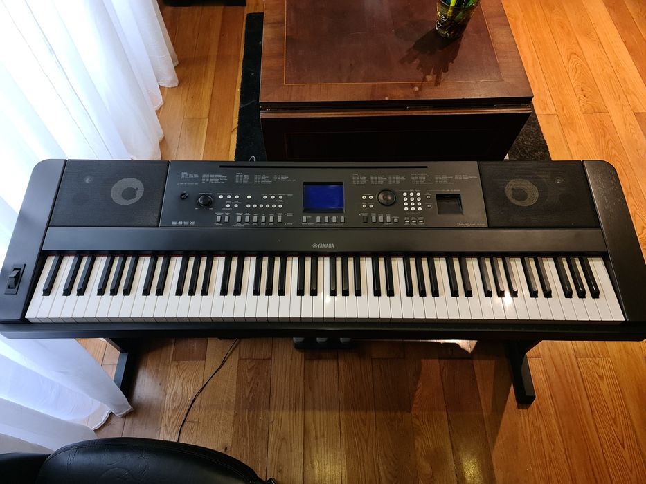 Piano Digital Yamaha DGX-650B