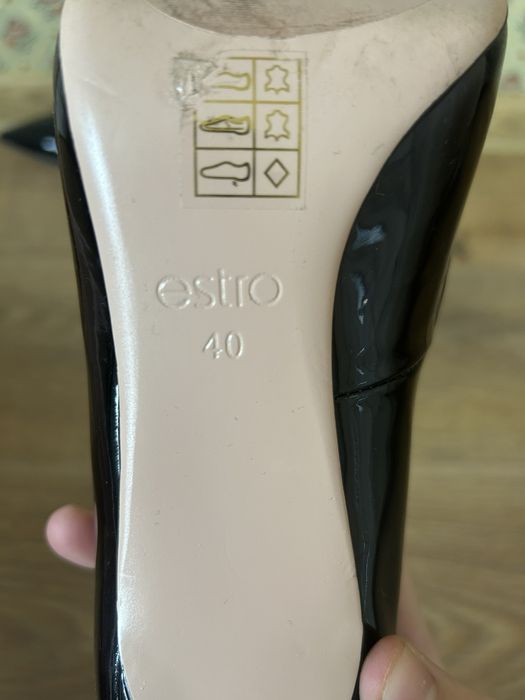 Туфлі на каблуку Estro
