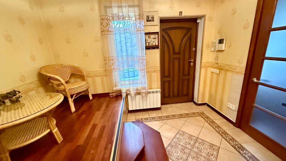 Продаж двоповерхової квартири в Центрі