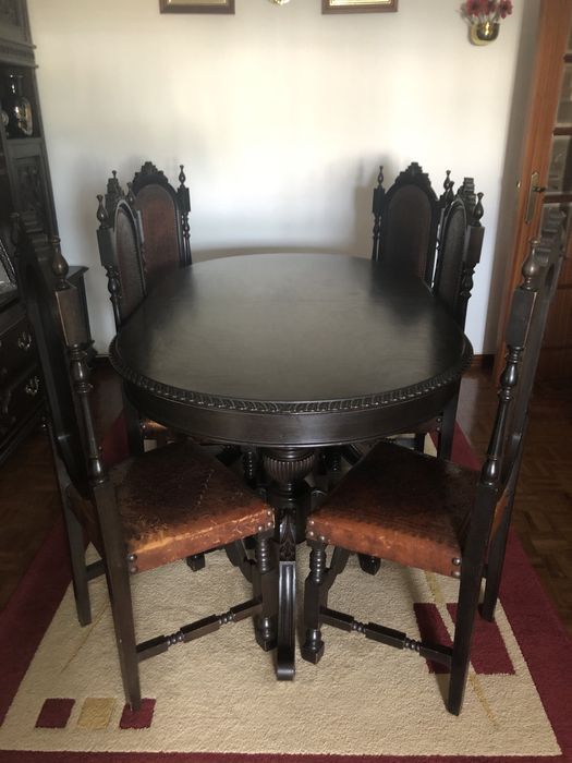 Mesa extensivel maciça e 6 cadeiras